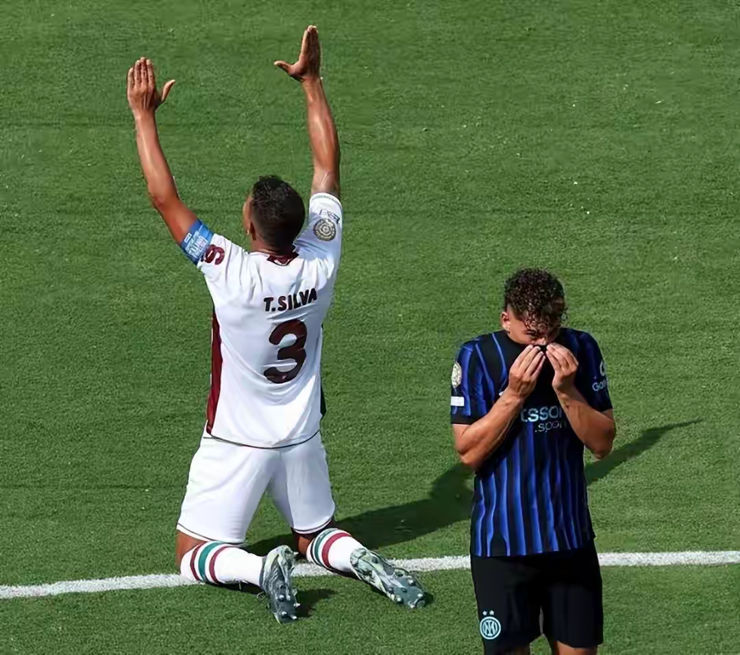 爱游戏平台-国际米兰发布备战花絮，赛后外线爆发，法国杯任务艰巨，临场指挥获称赞(国际米兰最新大名单)